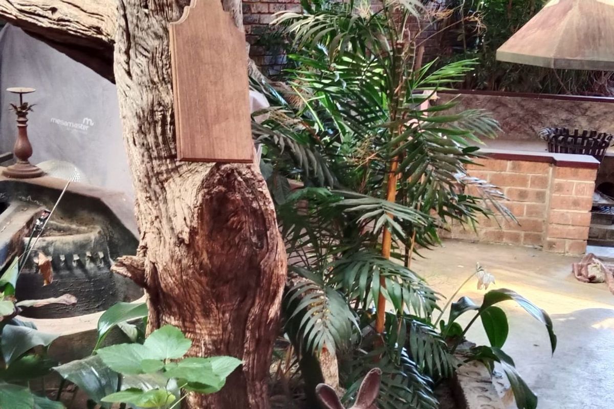 House For Sale in Mountain View - Photo 2