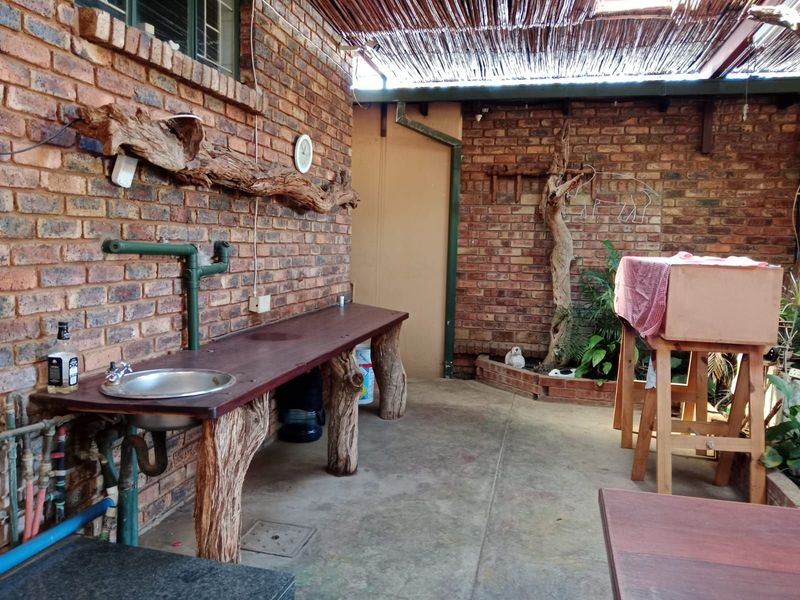 House For Sale in Mountain View - Photo 10