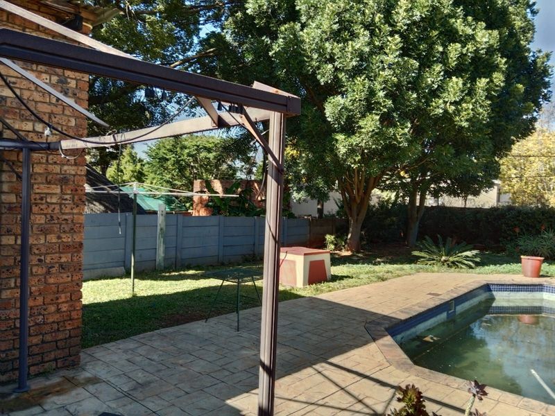 House For Sale in Mountain View - Photo 8