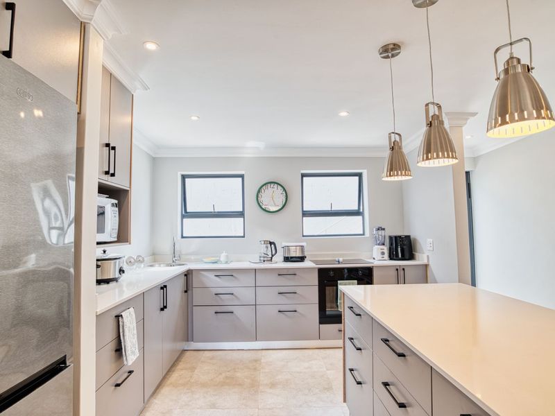 House For Sale in Outeniquasbosch - Photo 4