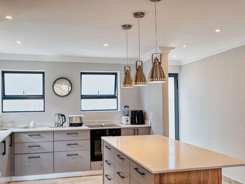 House For Sale in Outeniquasbosch - Photo 3