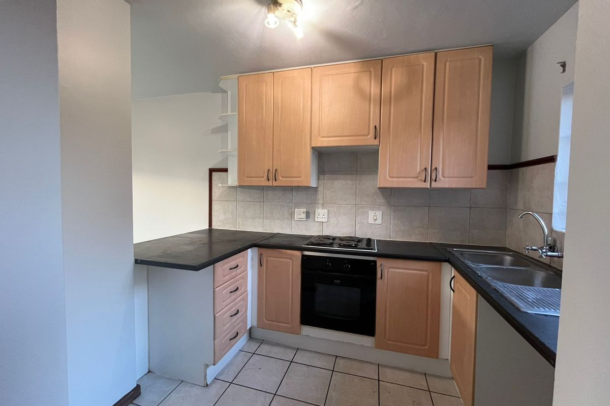 Apartment For Sale in Die Hoewes - Photo 4