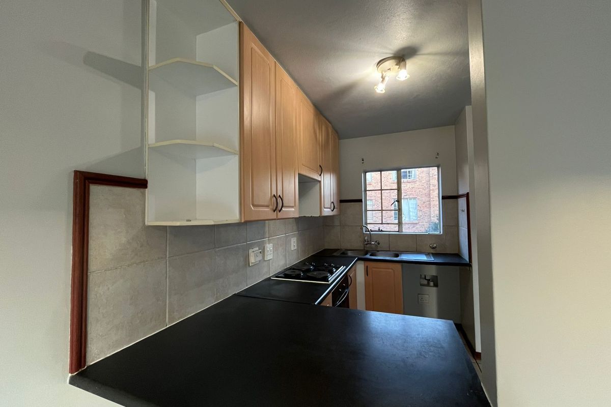 Apartment For Sale in Die Hoewes - Photo 5