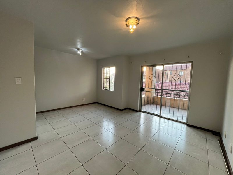 Apartment For Sale in Die Hoewes - Photo 3