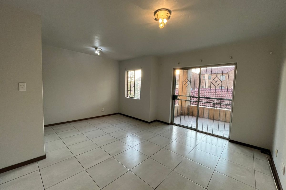 Apartment For Sale in Die Hoewes - Photo 3