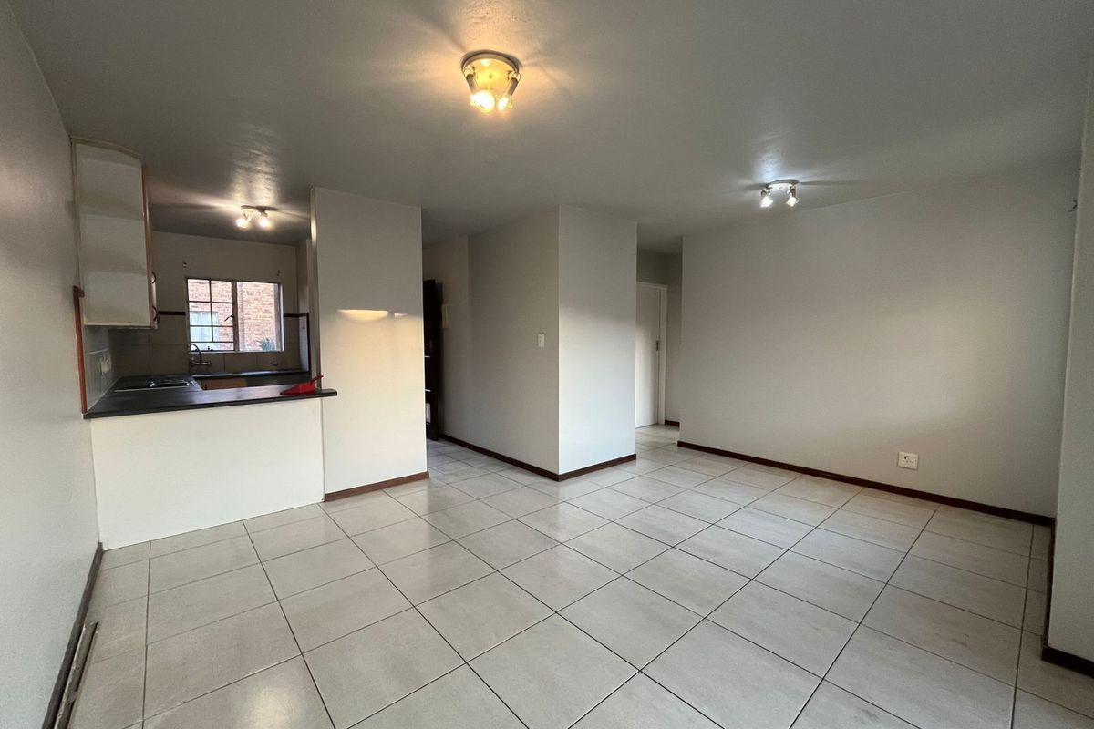 Apartment For Sale in Die Hoewes - Photo 2