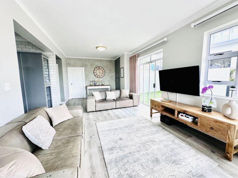 House For Sale in Pinnacle Point Golf Estate - Photo 5