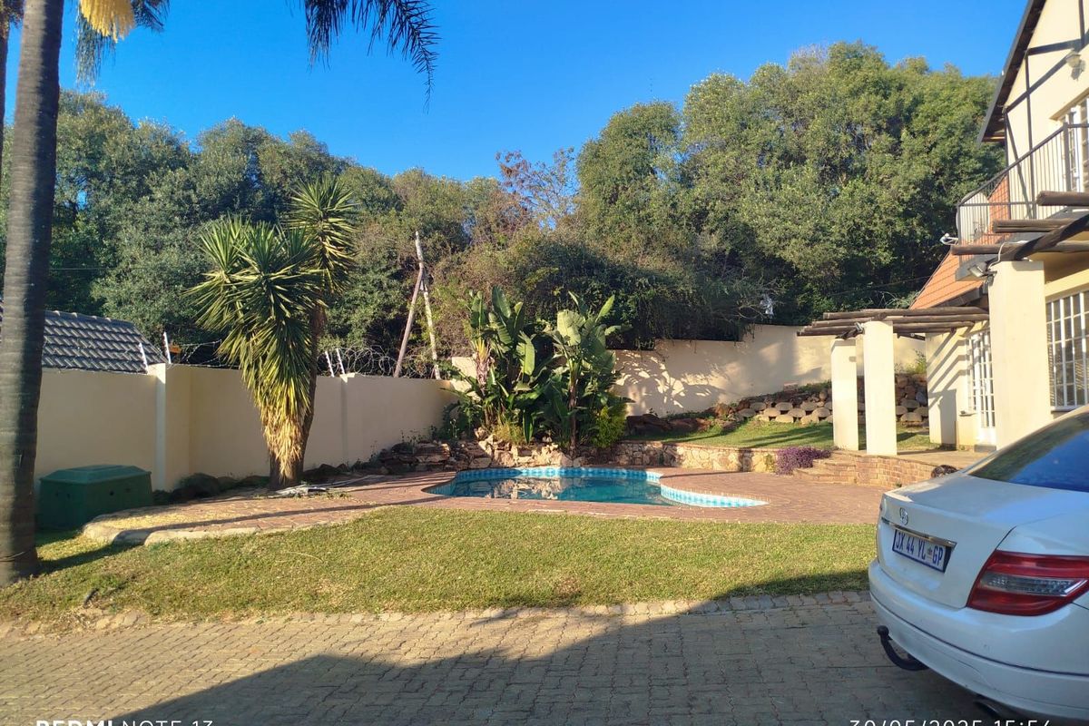 House For Sale in Northwold Gardens - Photo 2