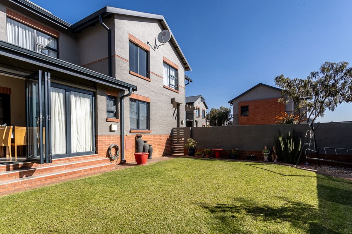 Townhouse For Sale in The Hills Game Reserve Estate - Photo 2