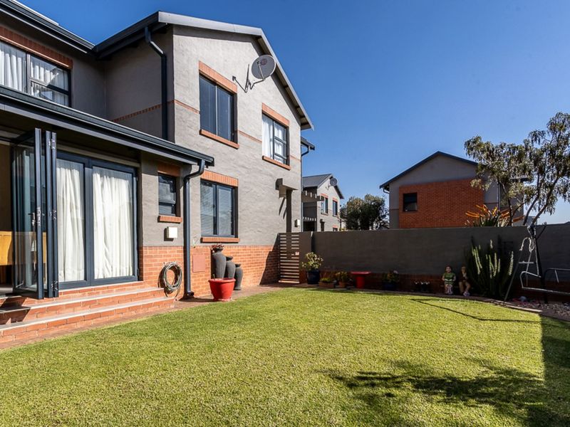 Townhouse For Sale in The Hills Game Reserve Estate - Photo 2
