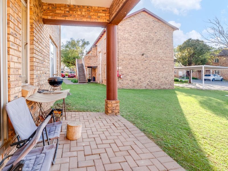 Apartment For Sale in Wilgeheuwel - Photo 4