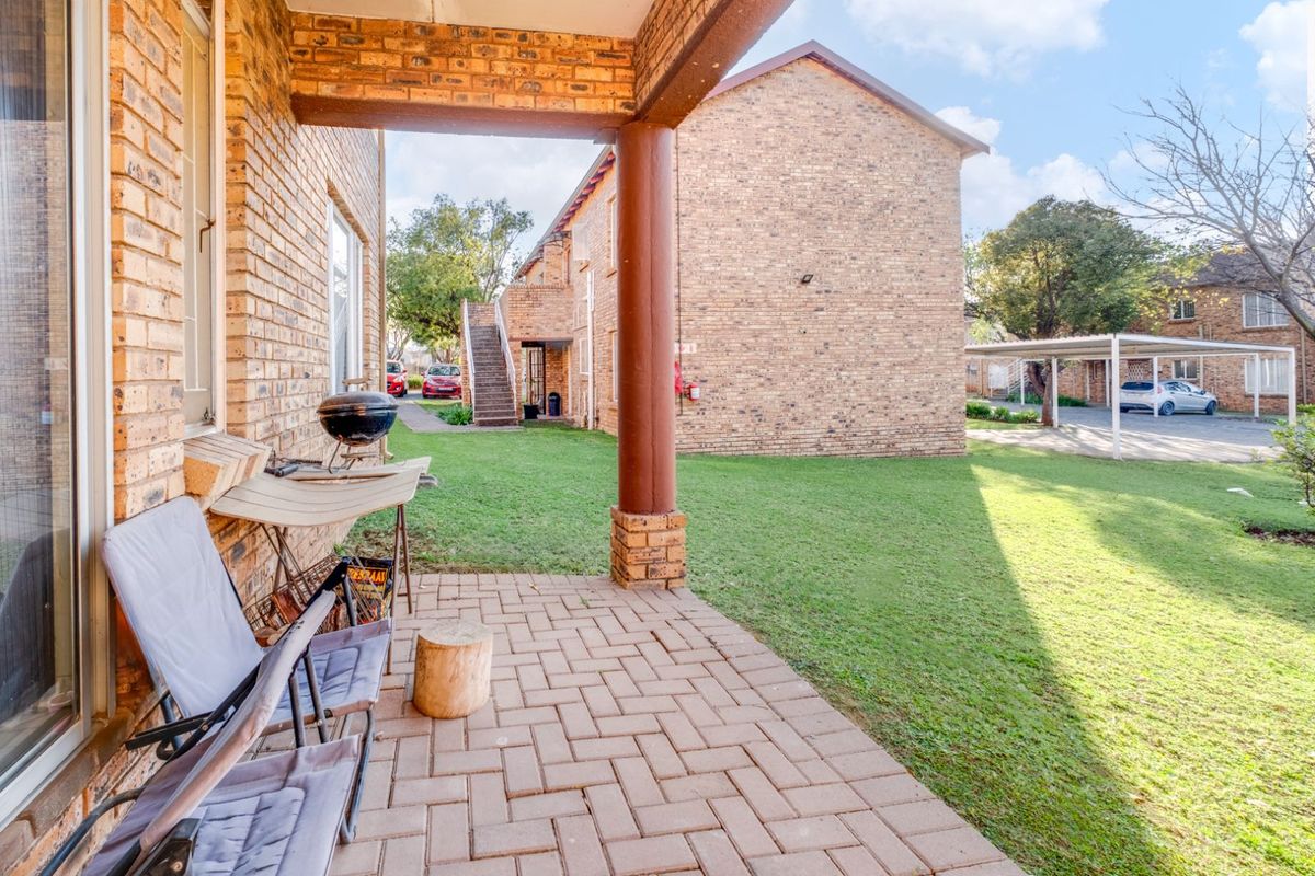 Apartment For Sale in Wilgeheuwel - Photo 4