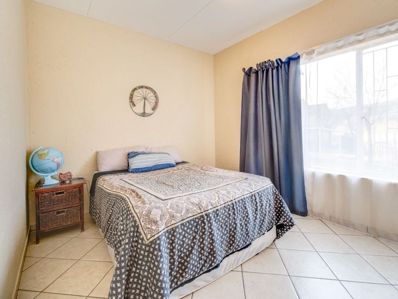 Apartment For Sale in Wilgeheuwel - Photo 10