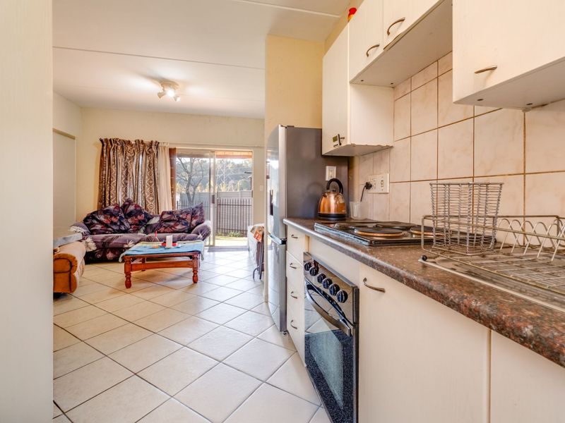 Apartment For Sale in Wilgeheuwel - Photo 7