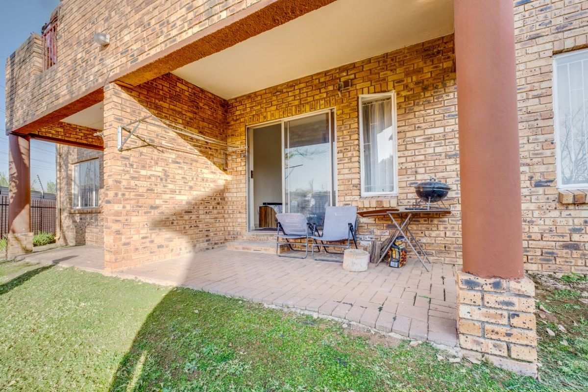 Apartment For Sale in Wilgeheuwel - Photo 3