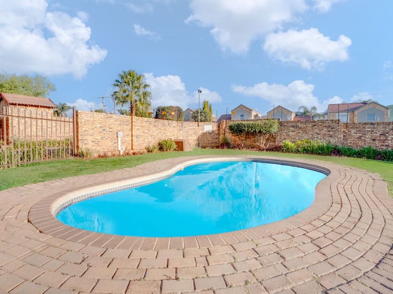 Apartment For Sale in Wilgeheuwel - Photo 5