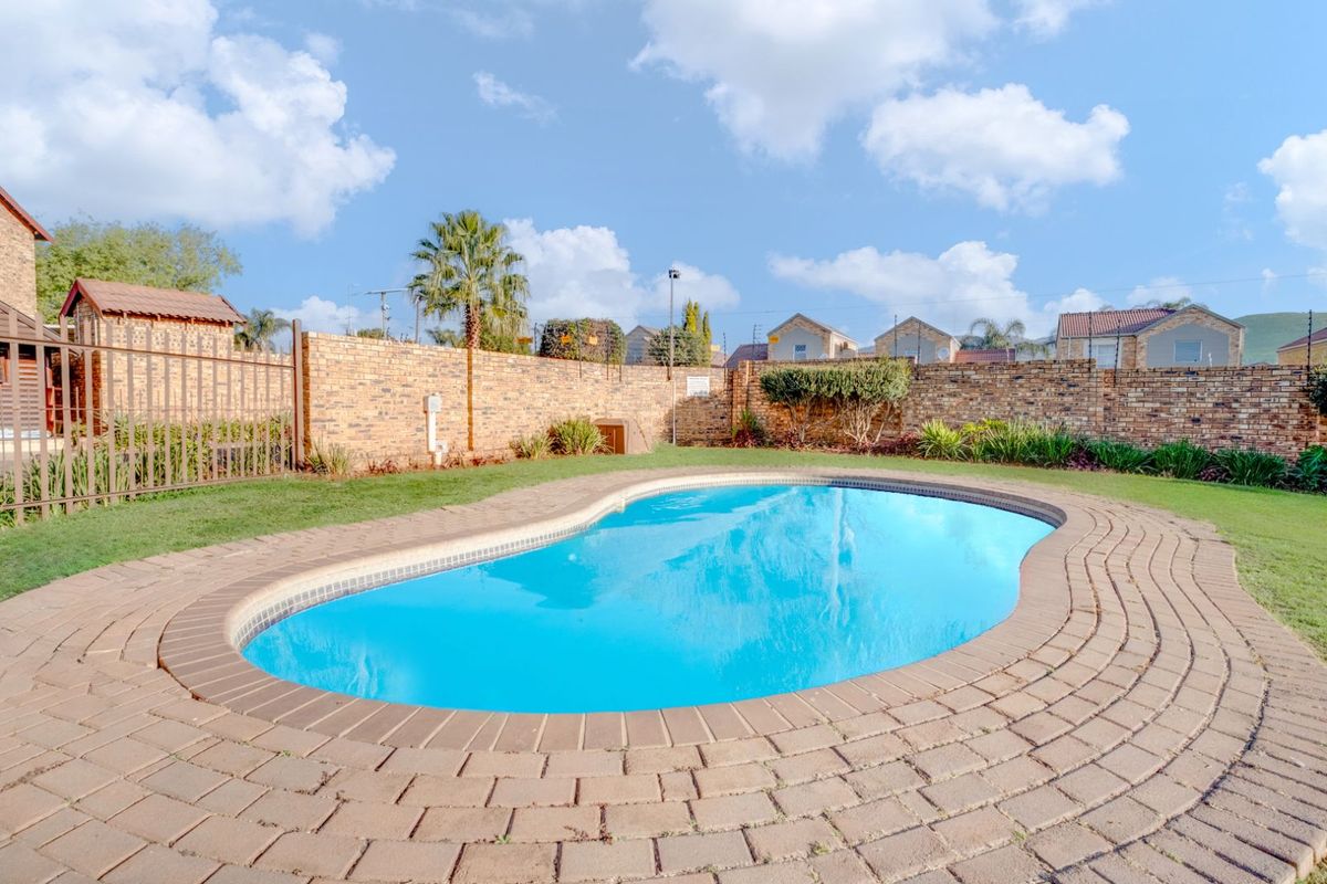 Apartment For Sale in Wilgeheuwel - Photo 5