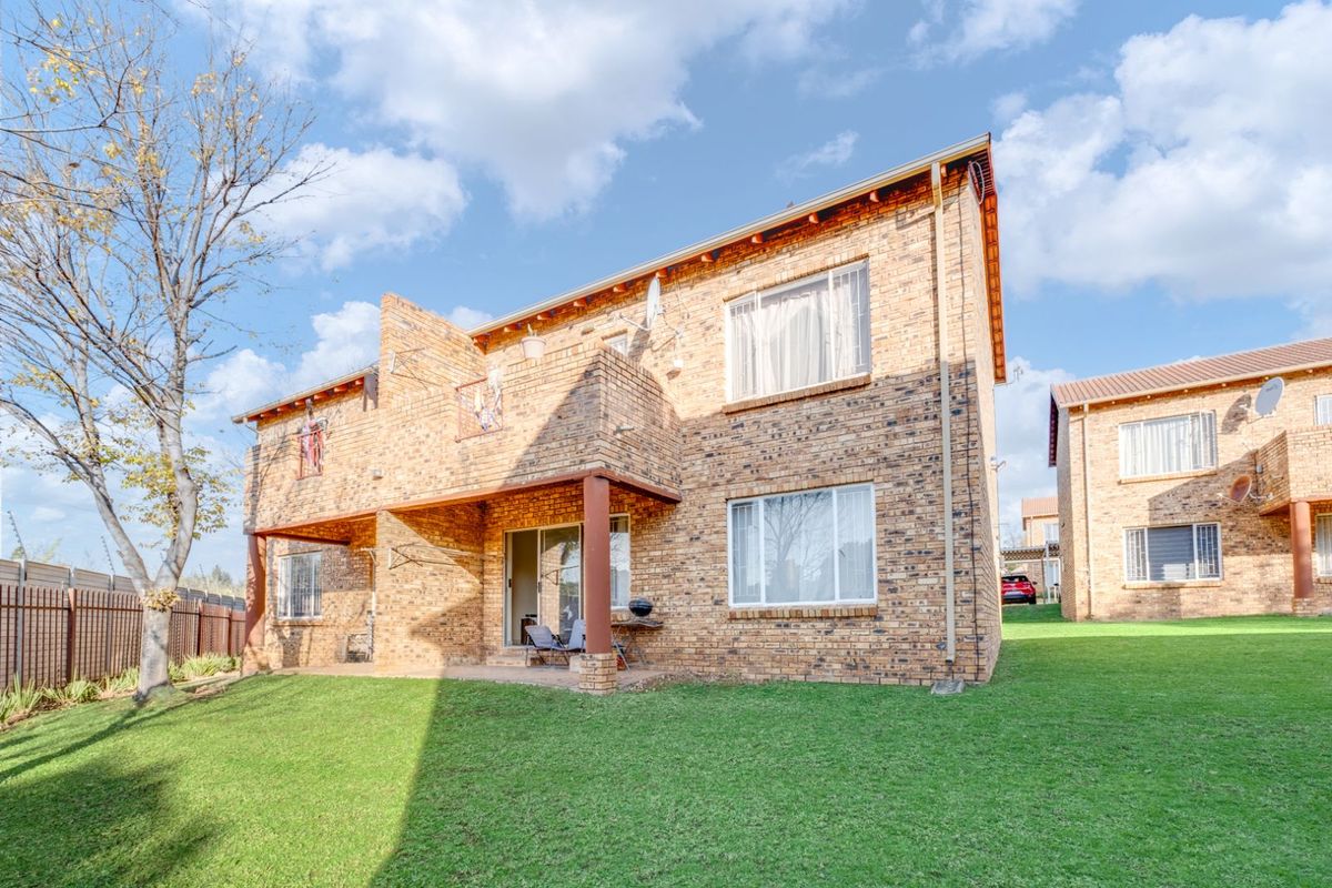 Apartment For Sale in Wilgeheuwel - Photo 2