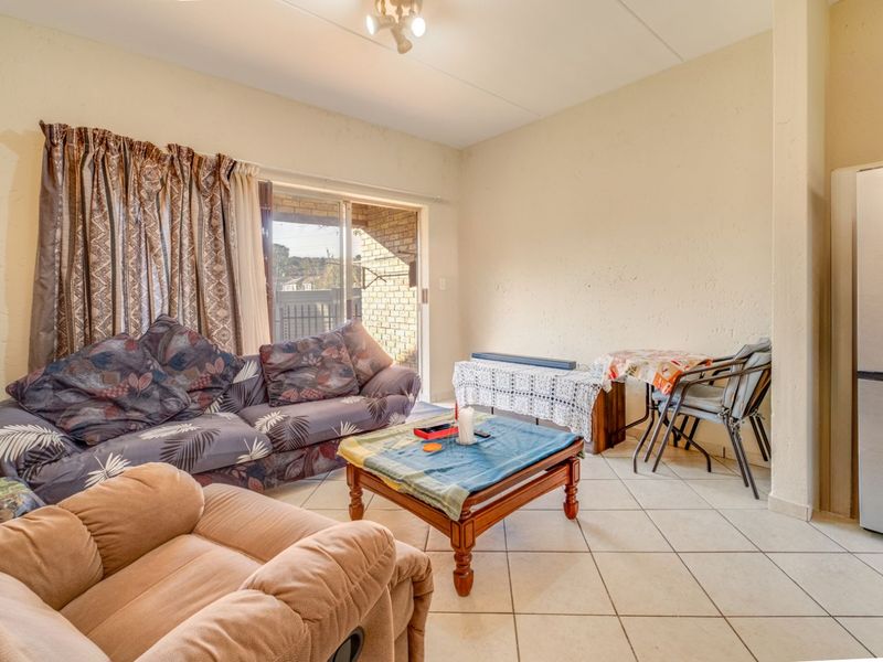 Apartment For Sale in Wilgeheuwel - Photo 8