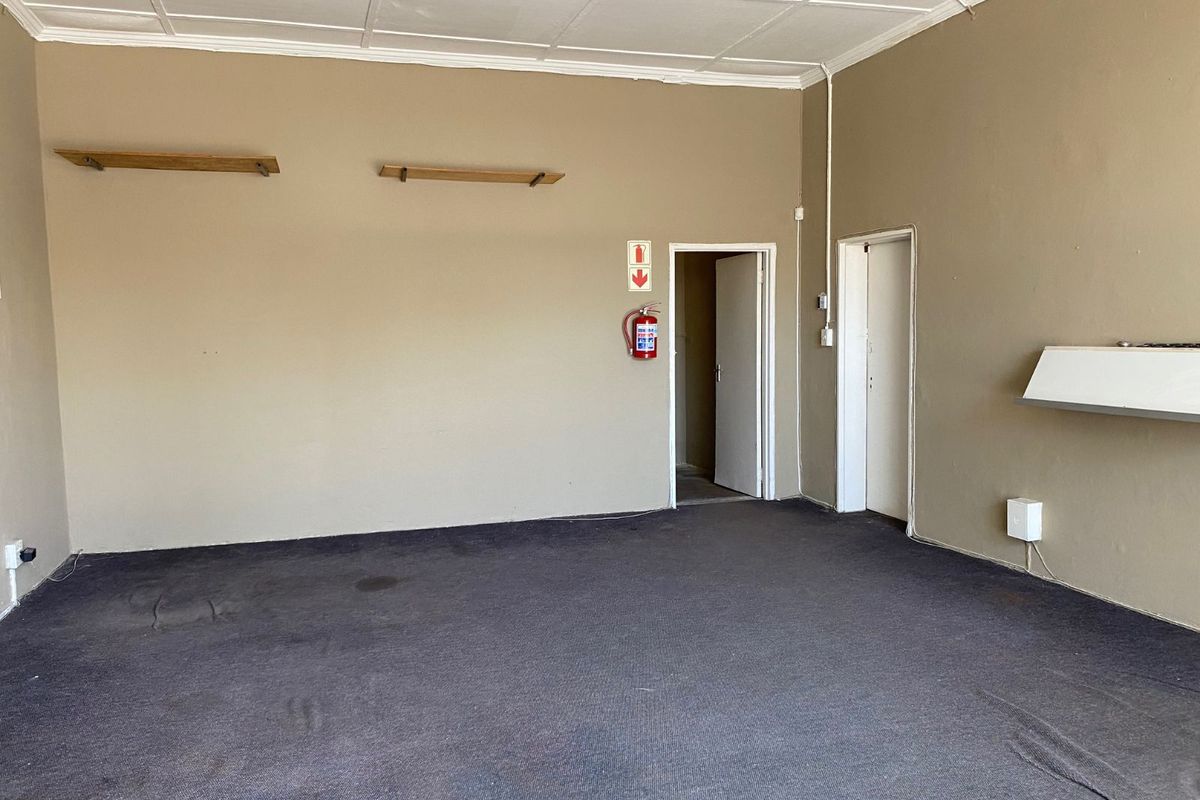 Commercial To Rent in Diep River - Photo 5