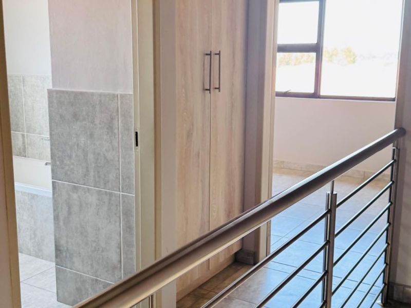 Townhouse For Sale in Jackaroo Park - Photo 2