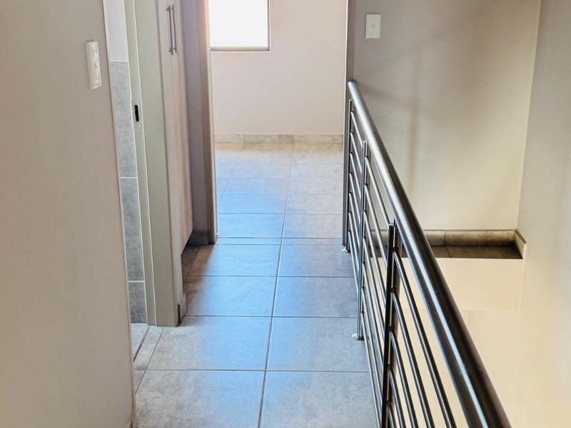 Townhouse For Sale in Jackaroo Park - Photo 10