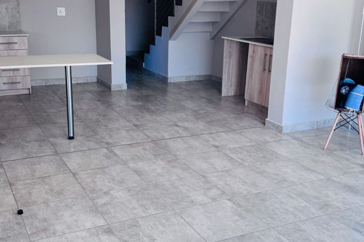 Townhouse For Sale in Jackaroo Park - Photo 4