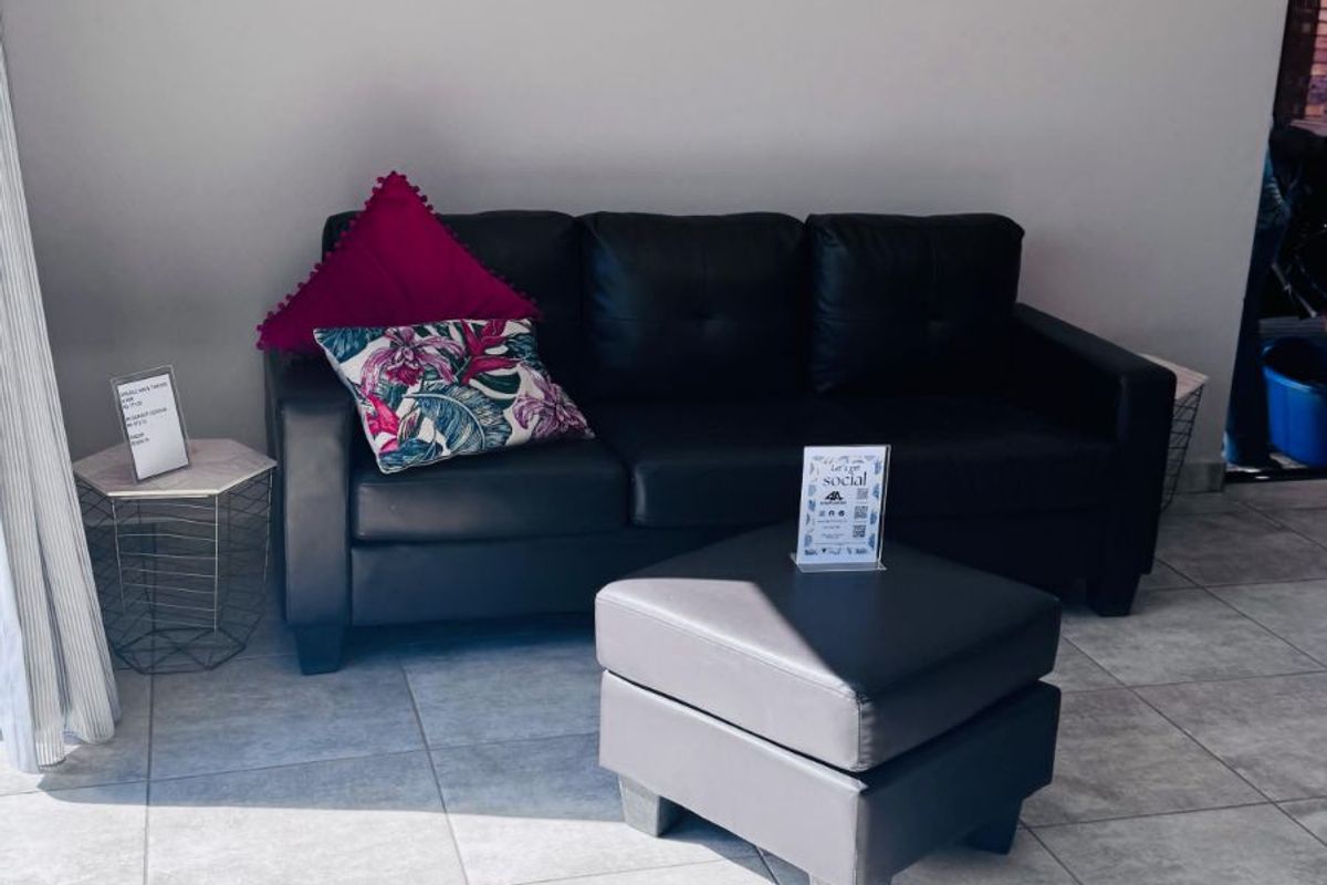 Townhouse For Sale in Jackaroo Park - Photo 3