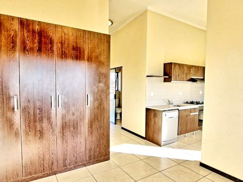Apartment For Sale in Fourways - Photo 2
