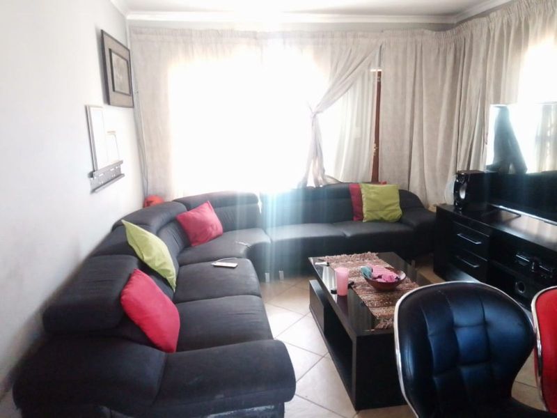 House For Sale in Southern Gateway - Photo 1