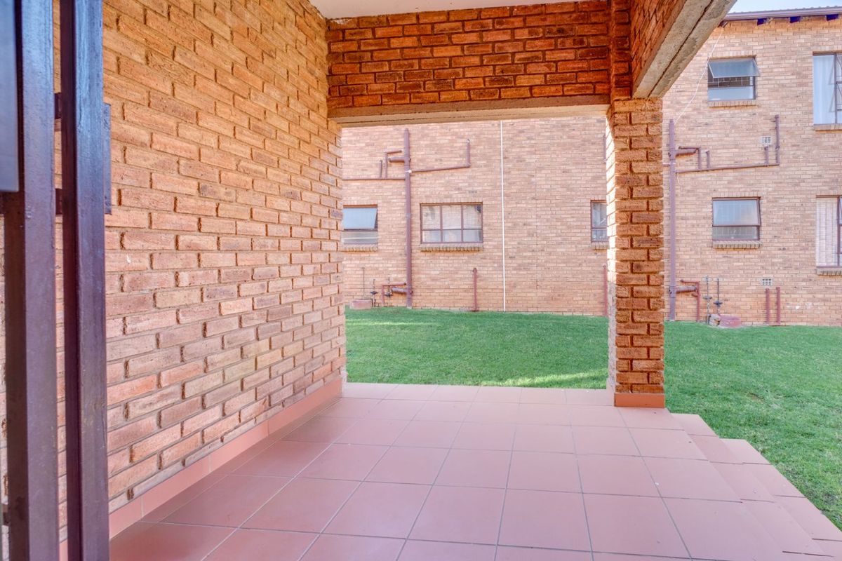 Apartment For Sale in Wilgeheuwel - Photo 3