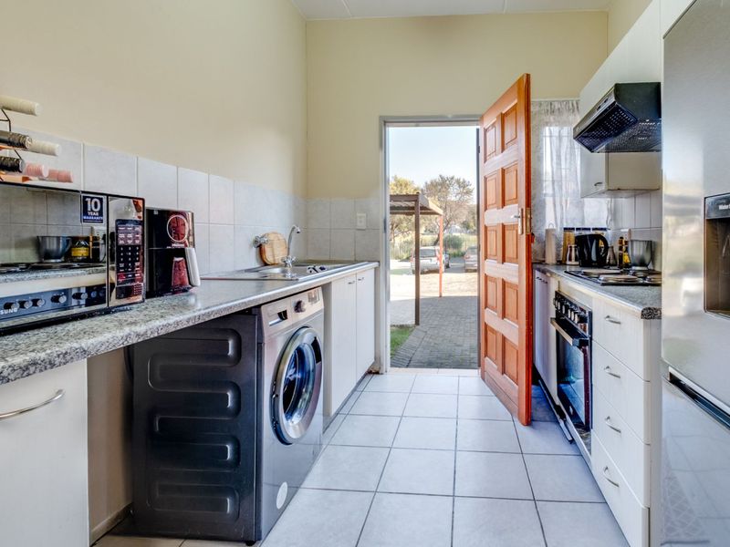 Apartment For Sale in Wilgeheuwel - Photo 9