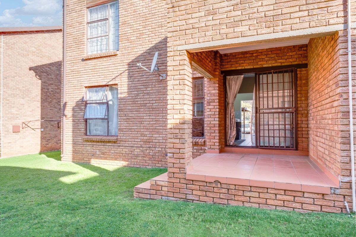 Apartment For Sale in Wilgeheuwel - Photo 2