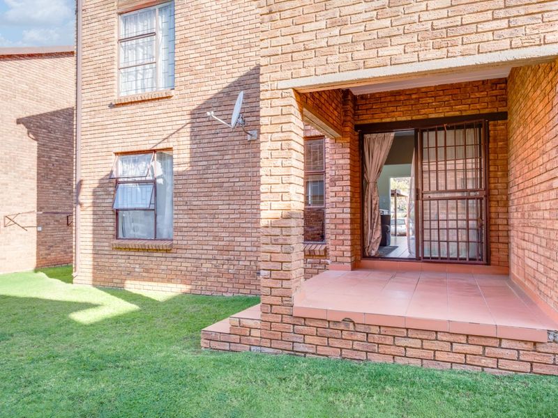 Apartment For Sale in Wilgeheuwel - Photo 2