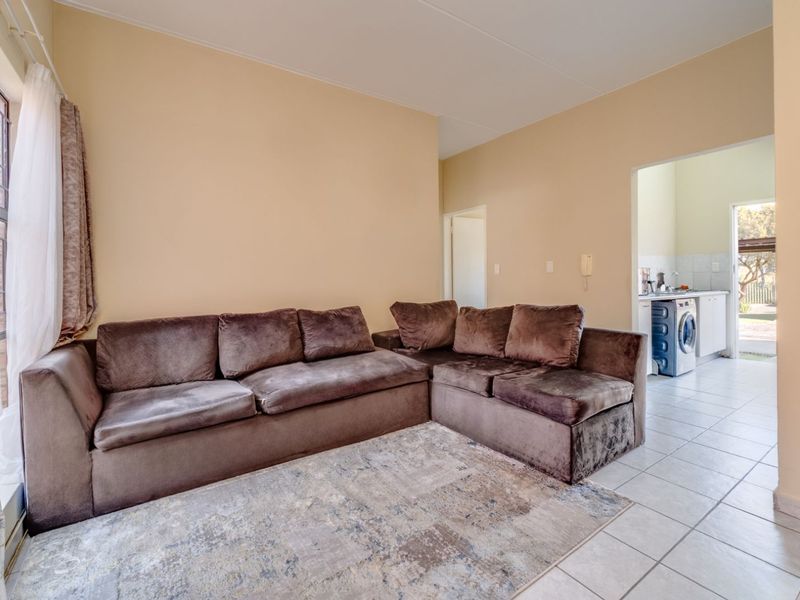 Apartment For Sale in Wilgeheuwel - Photo 10