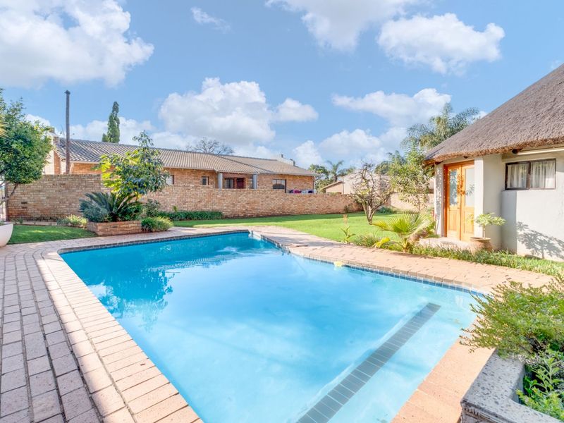 Apartment For Sale in Wilgeheuwel - Photo 7