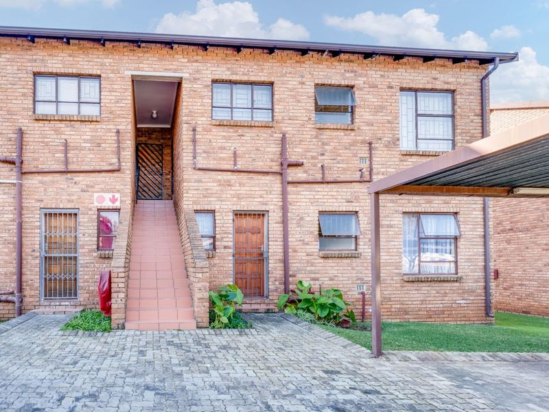 Apartment For Sale in Wilgeheuwel - Photo 4