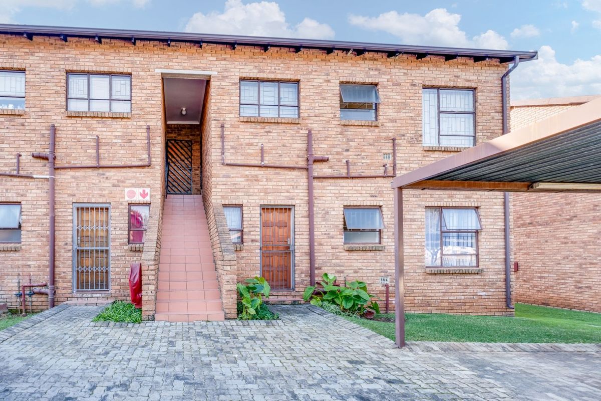 Apartment For Sale in Wilgeheuwel - Photo 4