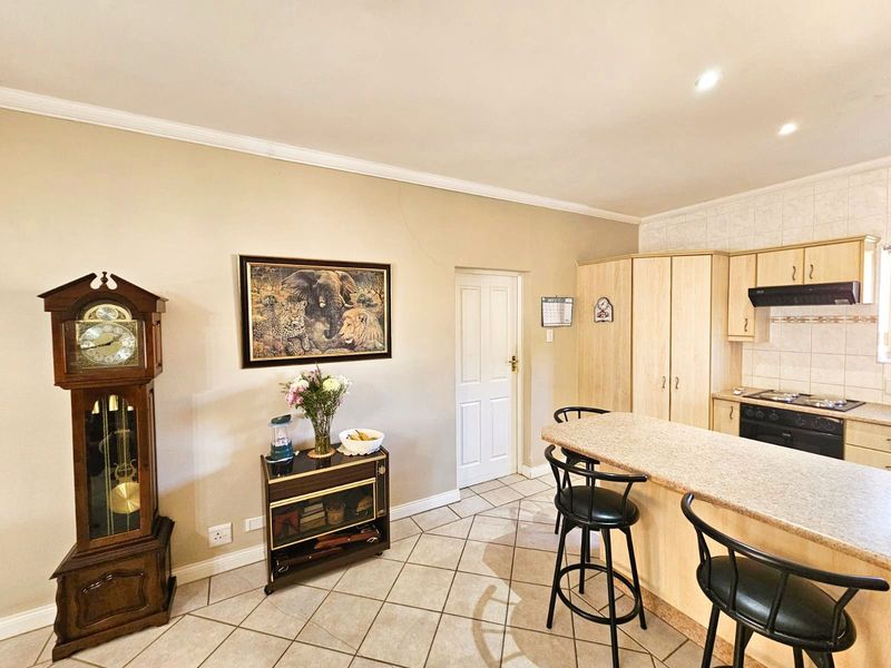 House For Sale in Heather Park - Photo 8