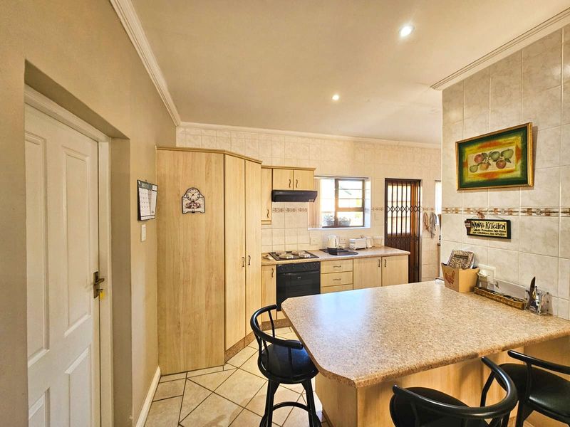 House For Sale in Heather Park - Photo 9