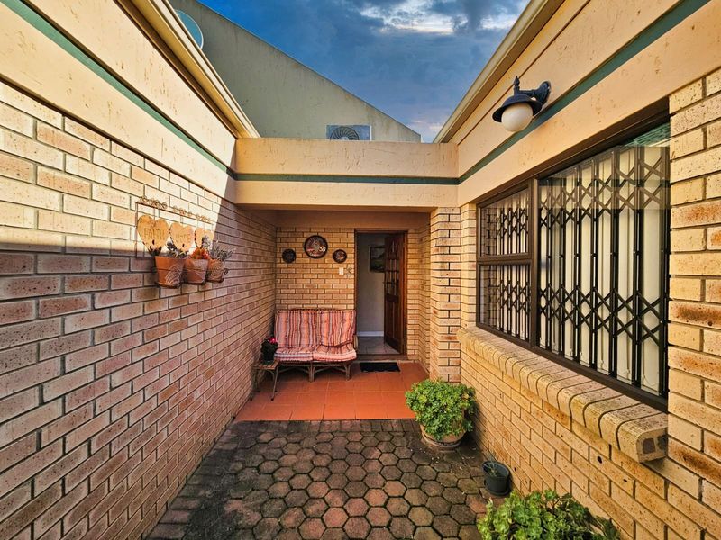 House For Sale in Heather Park - Photo 2