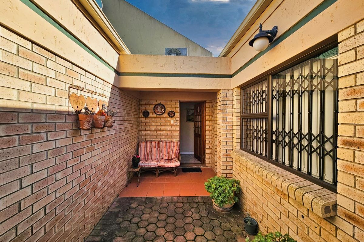 House For Sale in Heather Park - Photo 2