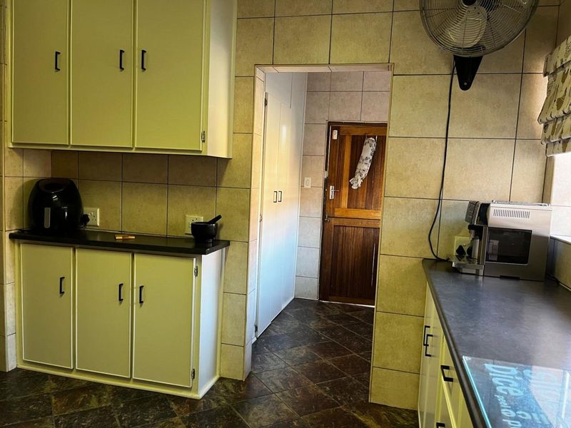 House For Sale in Bloemhof Central - Photo 2