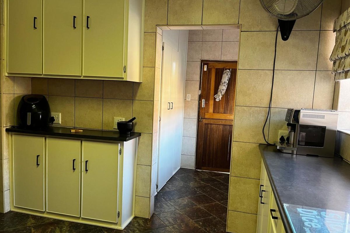 House For Sale in Bloemhof Central - Photo 2