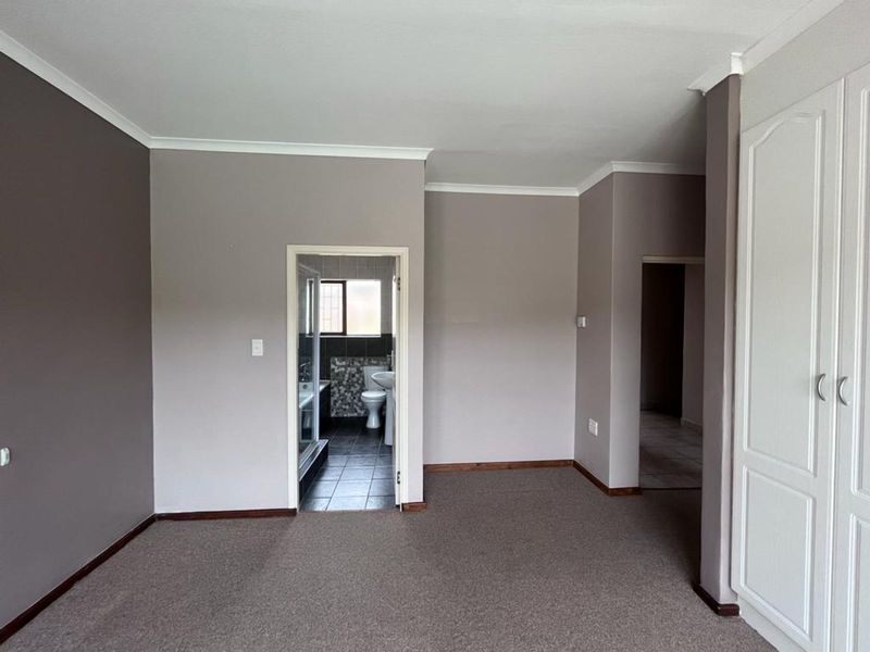 Townhouse For Sale in Island View - Photo 10