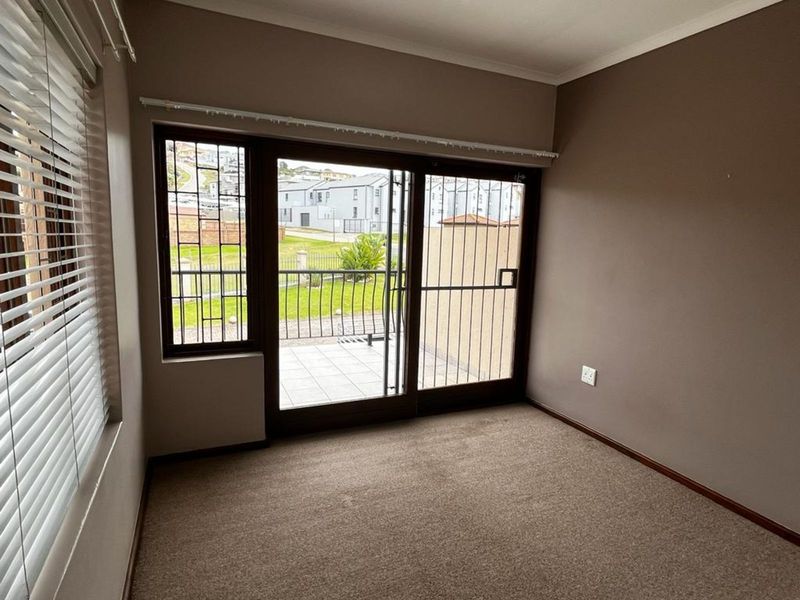 Townhouse For Sale in Island View - Photo 9