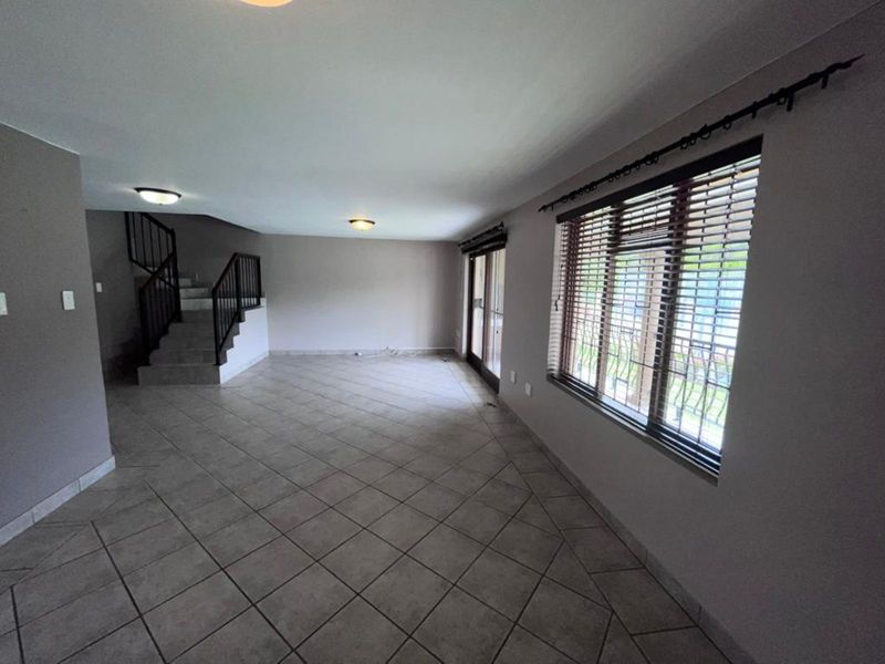 Townhouse For Sale in Island View - Photo 7