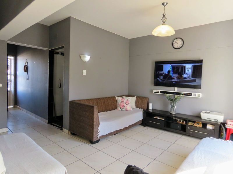 Apartment For Sale in Potchefstroom Central - Photo 2