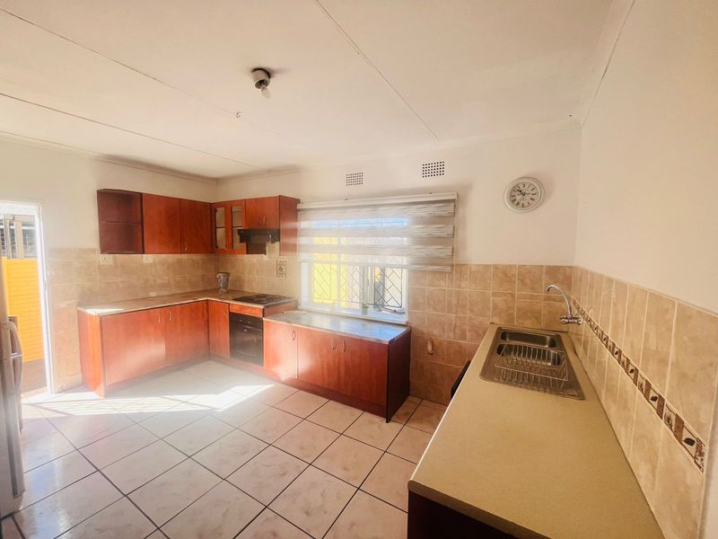 House For Sale in Reefhaven - Photo 5