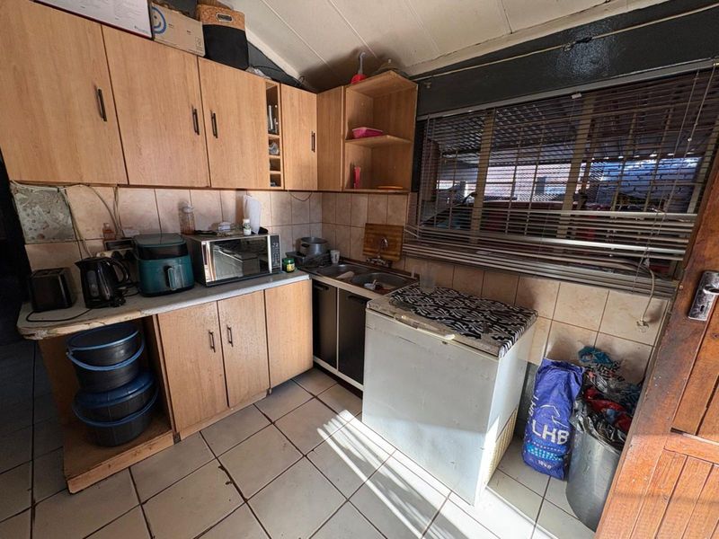 House For Sale in Roodepan - Photo 3